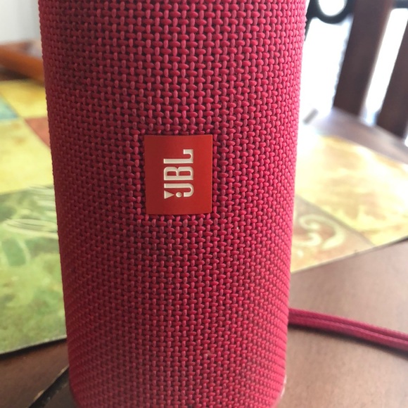 JBL Bluetooth speaker - Picture 2 of 3